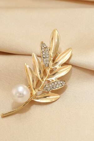 Wholesale and custom of exquisite environmental alloy brooch jewelry with diamonds for ladies; in stock