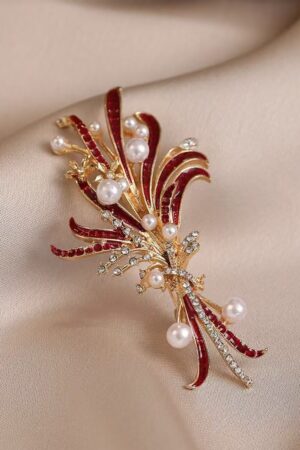 Wholesale and custom of exquisite environmental alloy brooch jewelry with diamonds for ladies; in stock